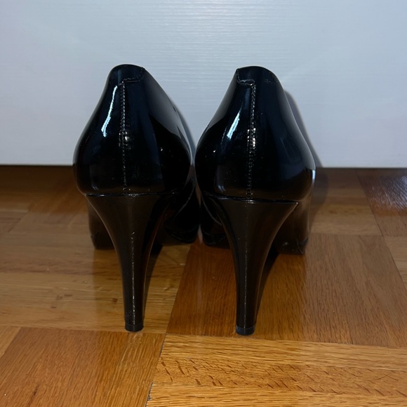 Anne Klein glossy black open toe heels - Picture 3 of 4